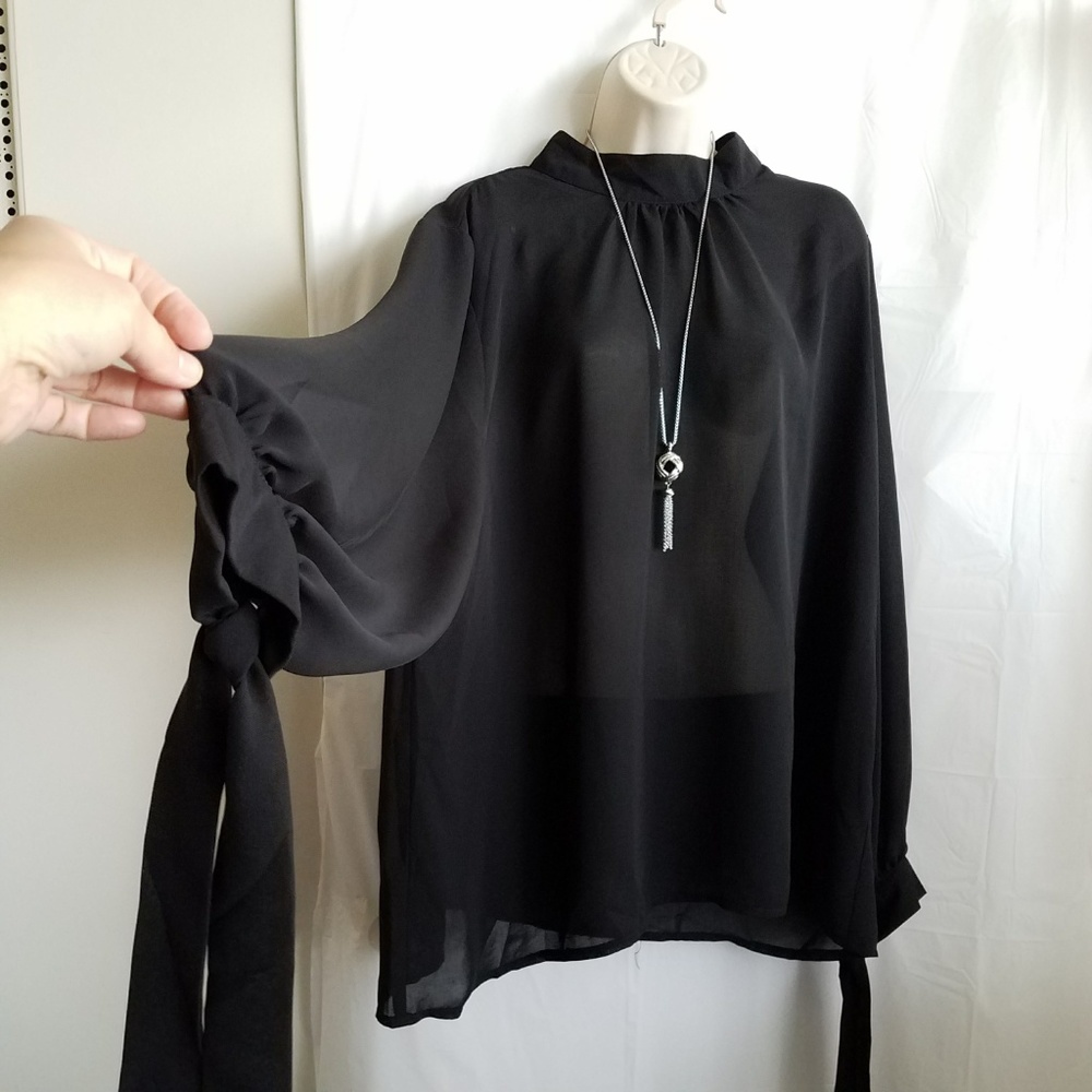 Glamorous blouse with tie-cuff detail